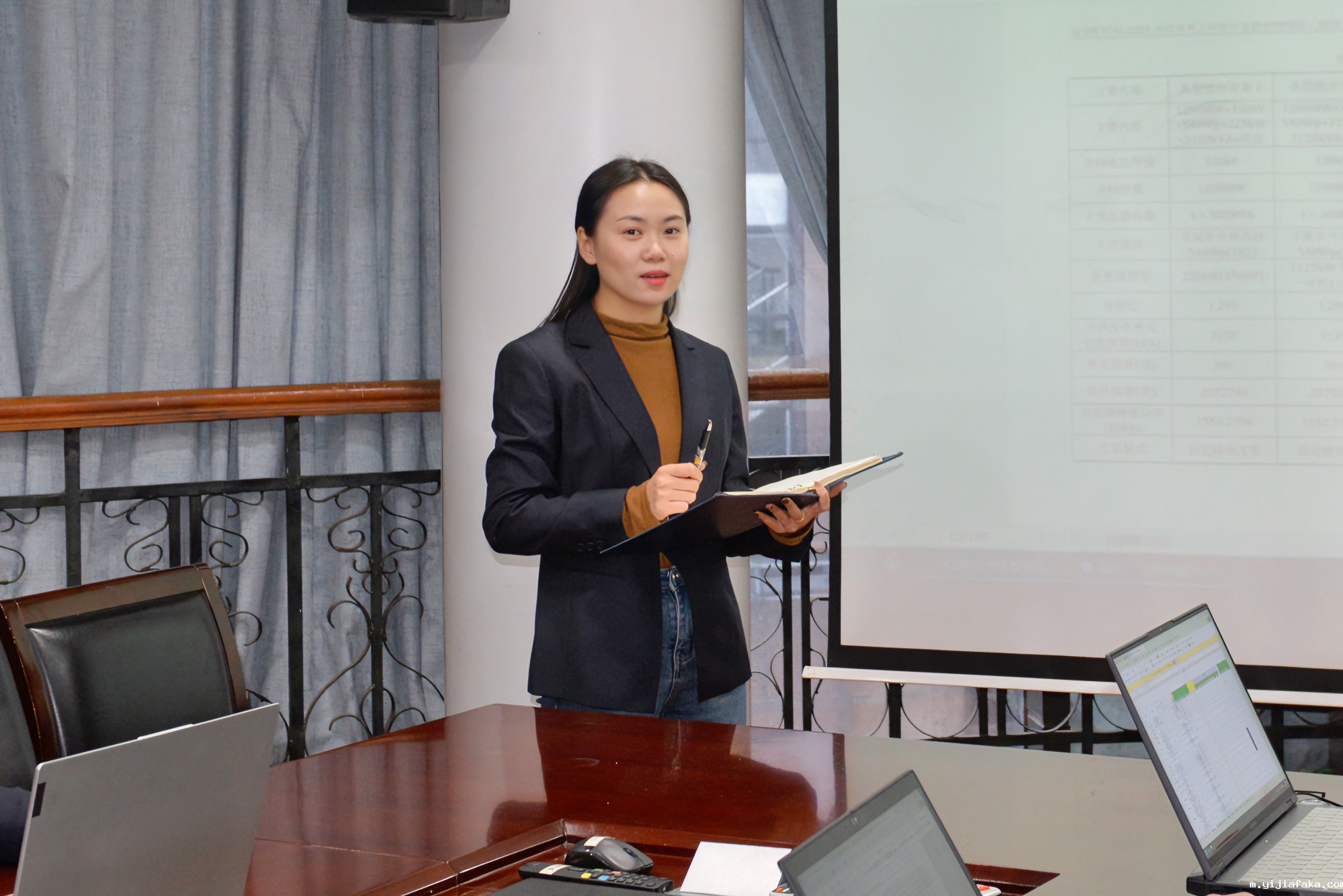 19.郭丽娜,写最优的事业答卷。.jpg undefined